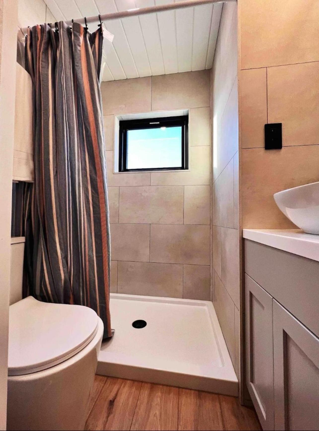 The Endeavor Tiny Home! Elizabethtown Exterior foto