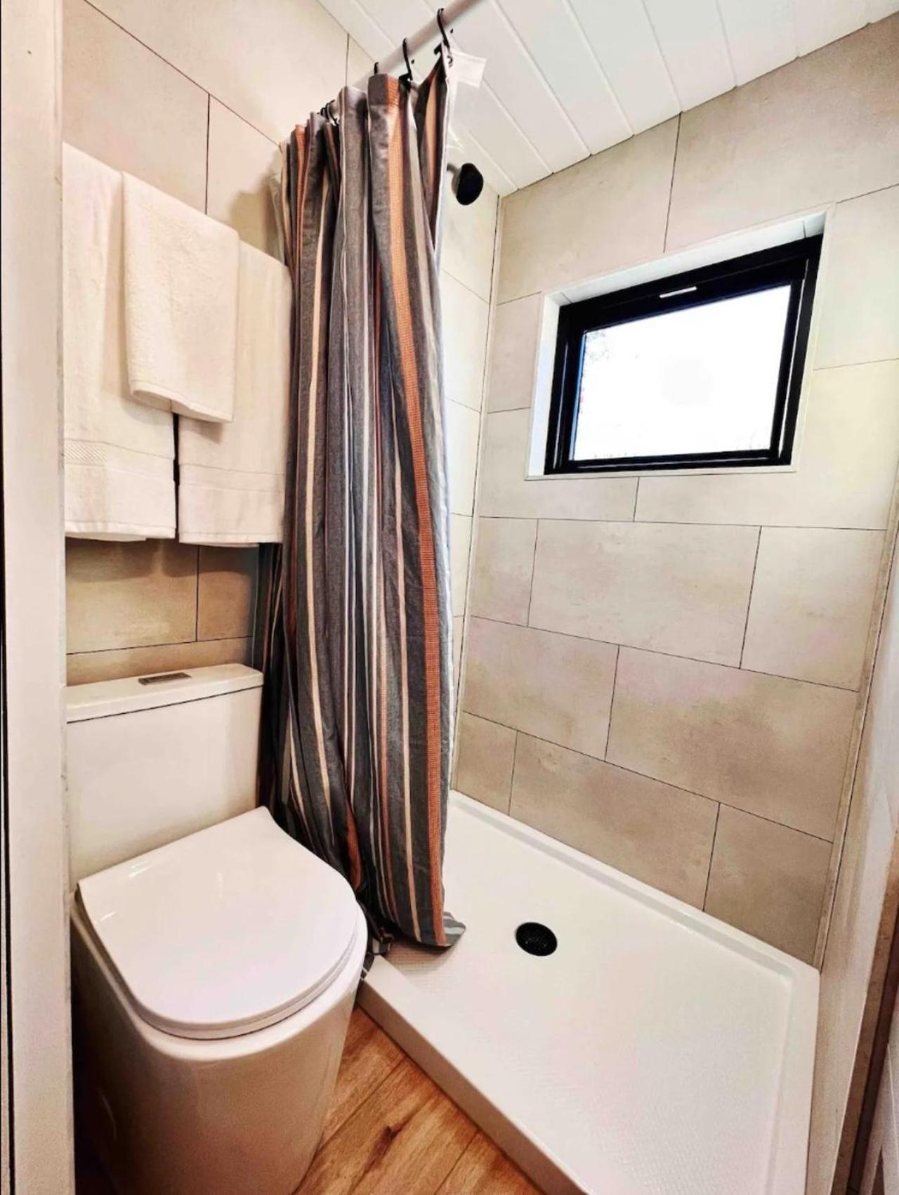 The Endeavor Tiny Home! Elizabethtown Exterior foto